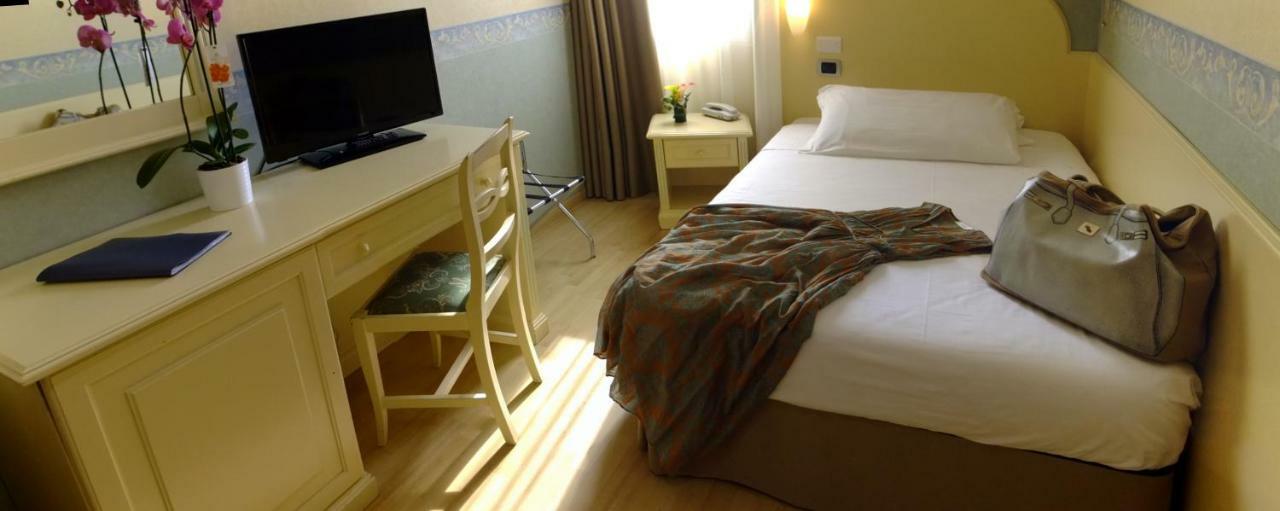 Hotel Ambra Quarto dʼAltino Extérieur photo